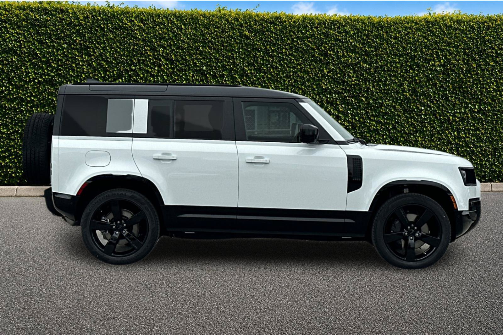 New 2026 Land Rover Defender 110 X-Dynamic SE AWD/4WD image 7