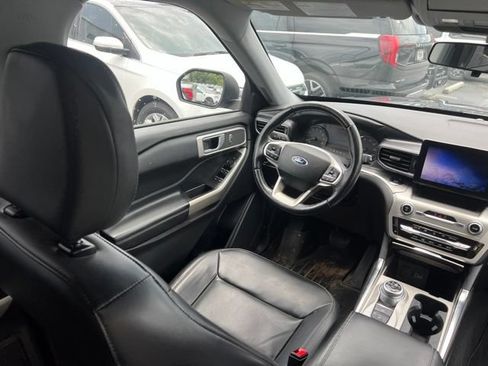 Used 2021 Ford Explorer XLT w/ Equipment Group 202A RWD image 7