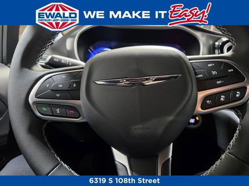 New 2026 Chrysler Pacifica Select image 6