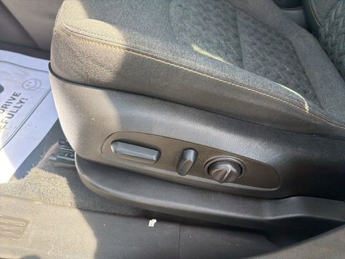 Used 2022 Chevrolet Equinox LT FWD image 12