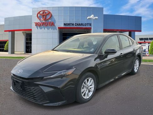 Used 2025 Toyota Camry LE image 6