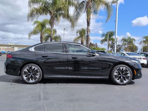Used 2024 BMW 530i w/ Premium Package RWD image 11