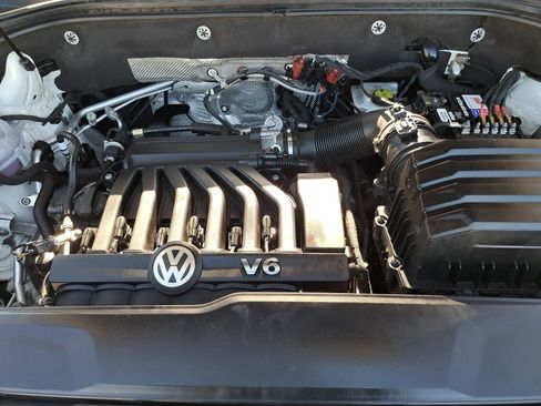 Used 2018 Volkswagen Atlas SEL Premium image 34