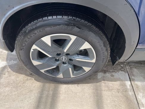Used 2025 Nissan Kicks SV AWD/4WD image 6