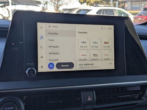 Used 2025 Toyota Prius LE image 19