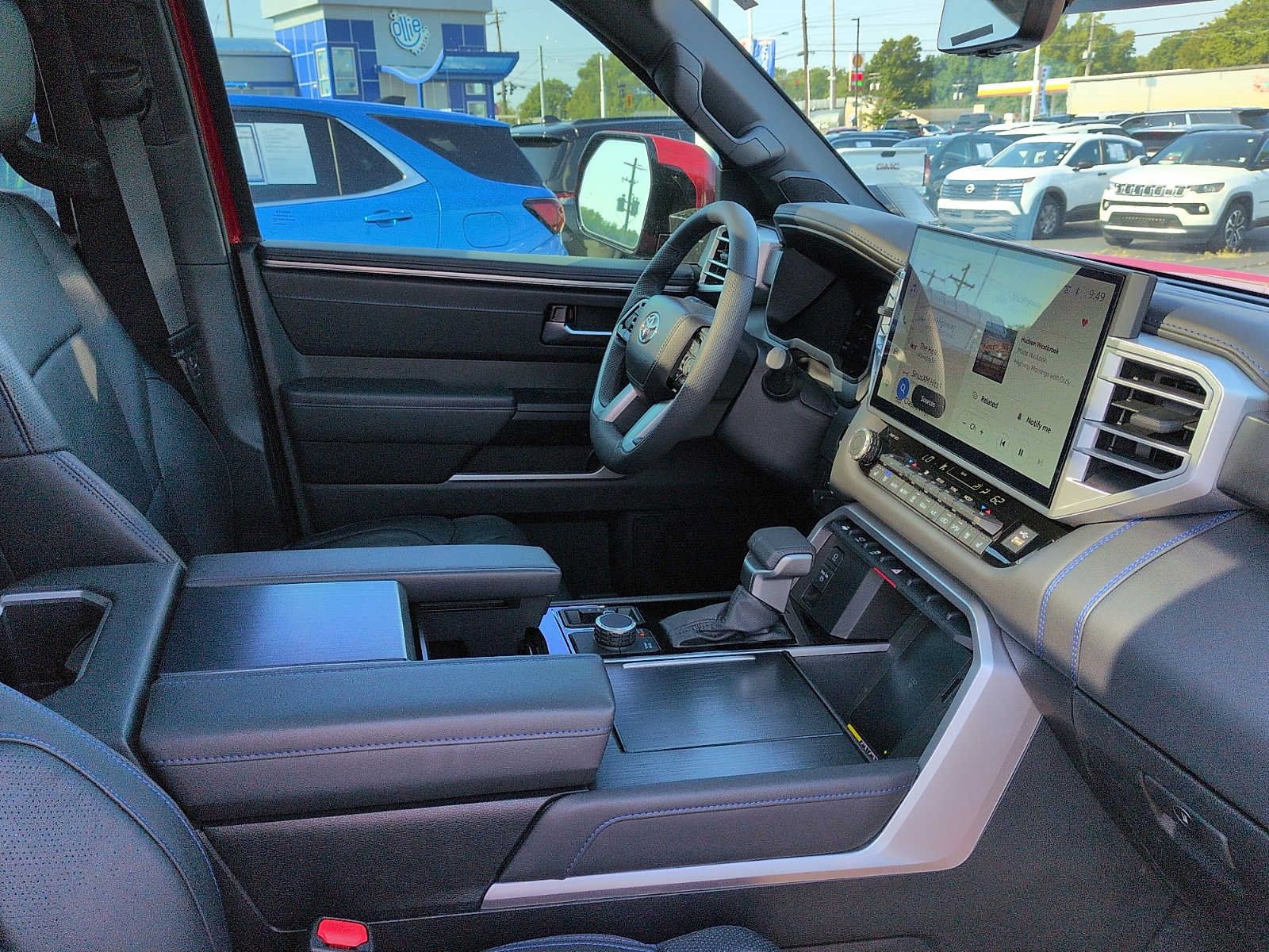 Used 2025 Toyota Sequoia Platinum AWD/4WD image 10
