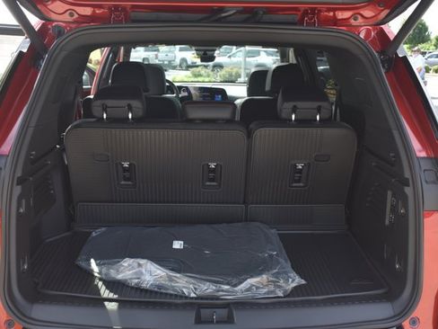 New 2026 Chevrolet Traverse RS w/ LPO, Floor Liner Package FWD image 19