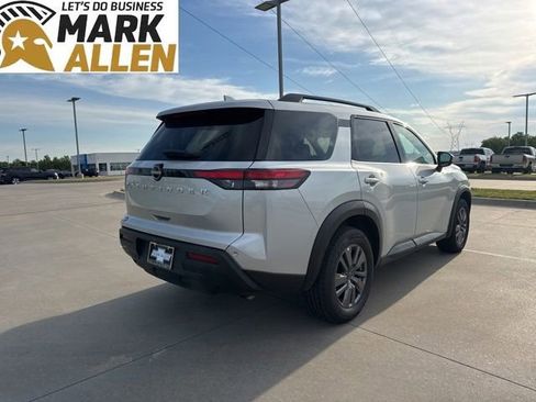 Used 2025 Nissan Pathfinder SV FWD image 5