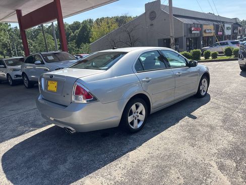 Used 2009 Ford Fusion SE FWD image 3
