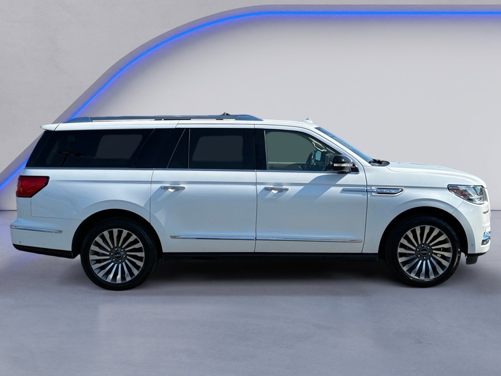 Used 2019 Lincoln Navigator L Reserve w/ Cargo Package AWD/4WD image 7