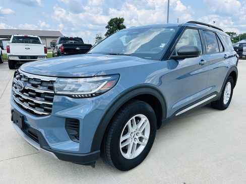 Used 2025 Ford Explorer Active AWD/4WD image 39