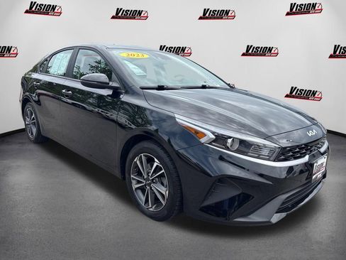 Used 2023 Kia Forte LXS w/ LXS Technology Package FWD image 3