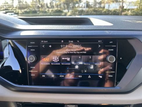 Certified 2022 Volkswagen Taos SE w/ Panoramic Sunroof Package image 22