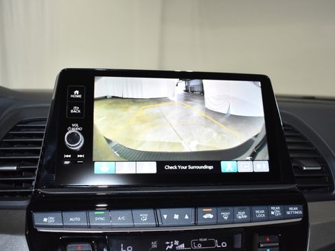 New 2026 Honda Odyssey Touring image 18