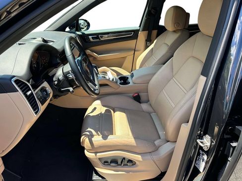 Used 2022 Porsche Cayenne Platinum Edition AWD/4WD image 16