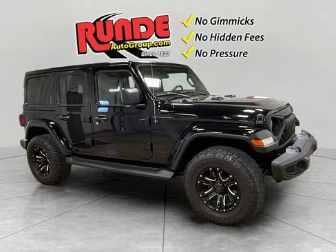 Used 2021 Jeep Wrangler Unlimited Sahara AWD/4WD image 7