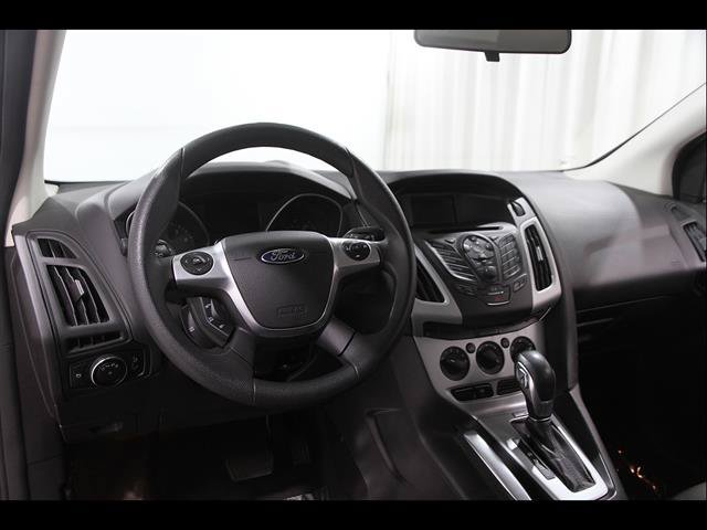 Used 2014 Ford Focus SE w/ SE Winter Package FWD image 6