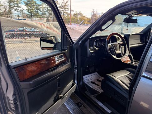 Used 2015 Lincoln Navigator Sport Utility 4D image 14