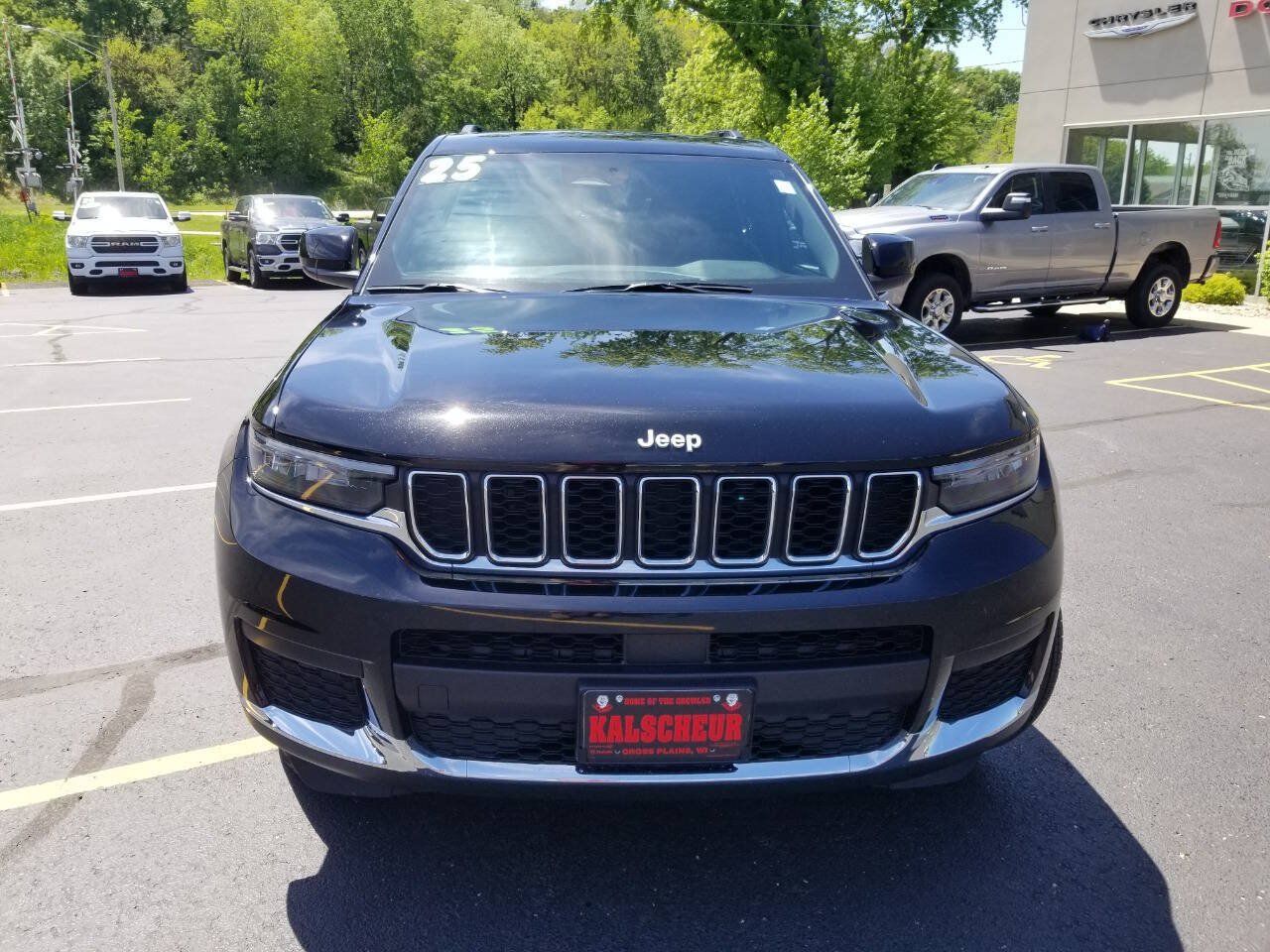 Certified 2025 Jeep Grand Cherokee L Laredo w/ Trailer Tow Package AWD/4WD image 2