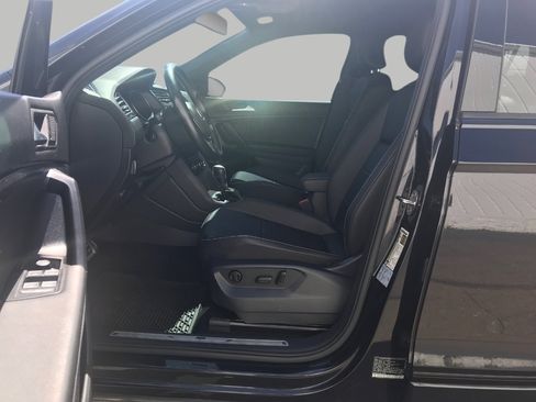 Used 2021 Volkswagen Tiguan SE R-Line image 9