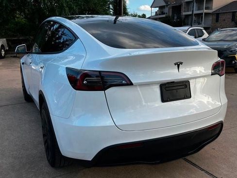 Used 2024 Tesla Model Y 2WD image 8