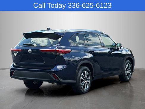 Used 2020 Toyota Highlander XLE FWD image 5