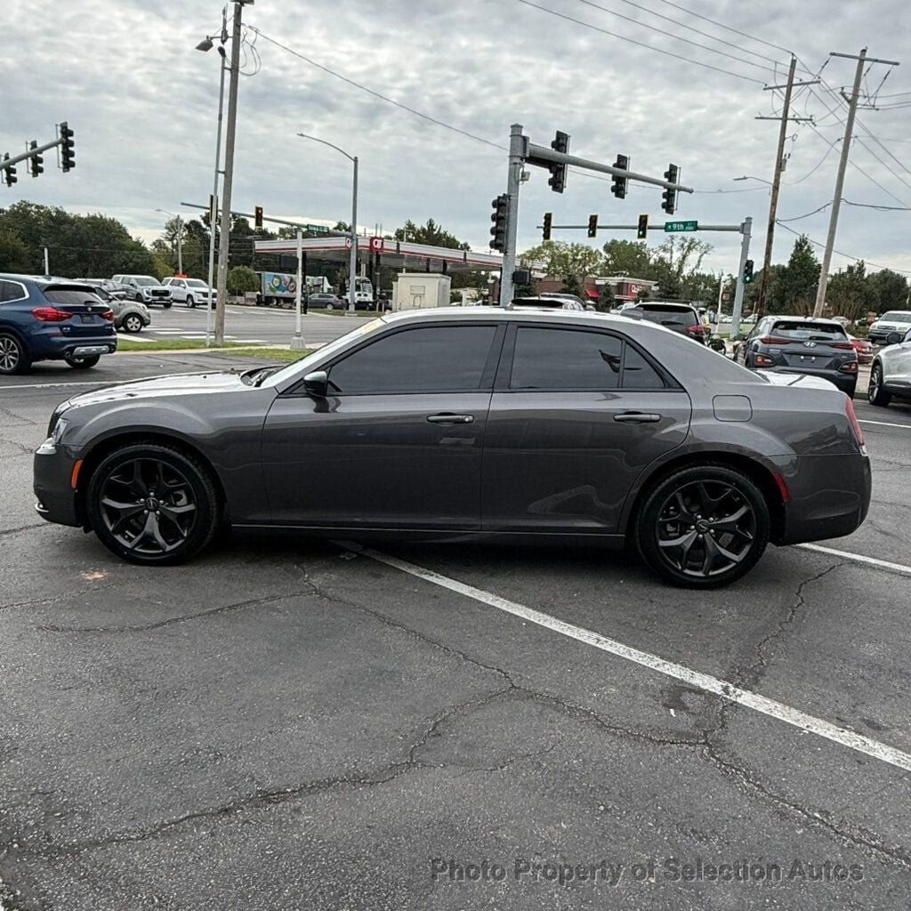 Used 2023 Chrysler 300 Touring w/ Sport Appearance Package RWD image 9