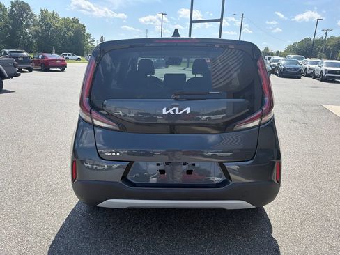 Used 2025 Kia Soul LX FWD image 8