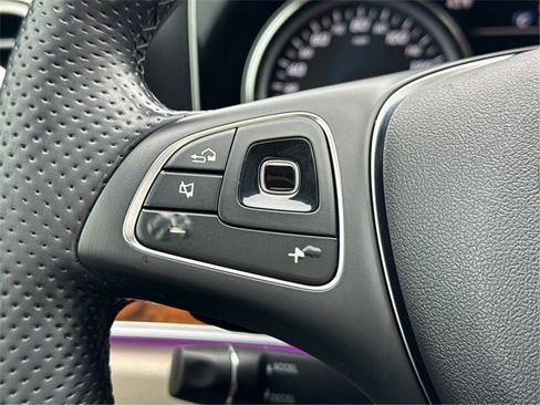 Used 2017 Mercedes-Benz E 300 4MATIC image 32