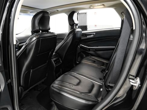Used 2019 Ford Edge Titanium image 42