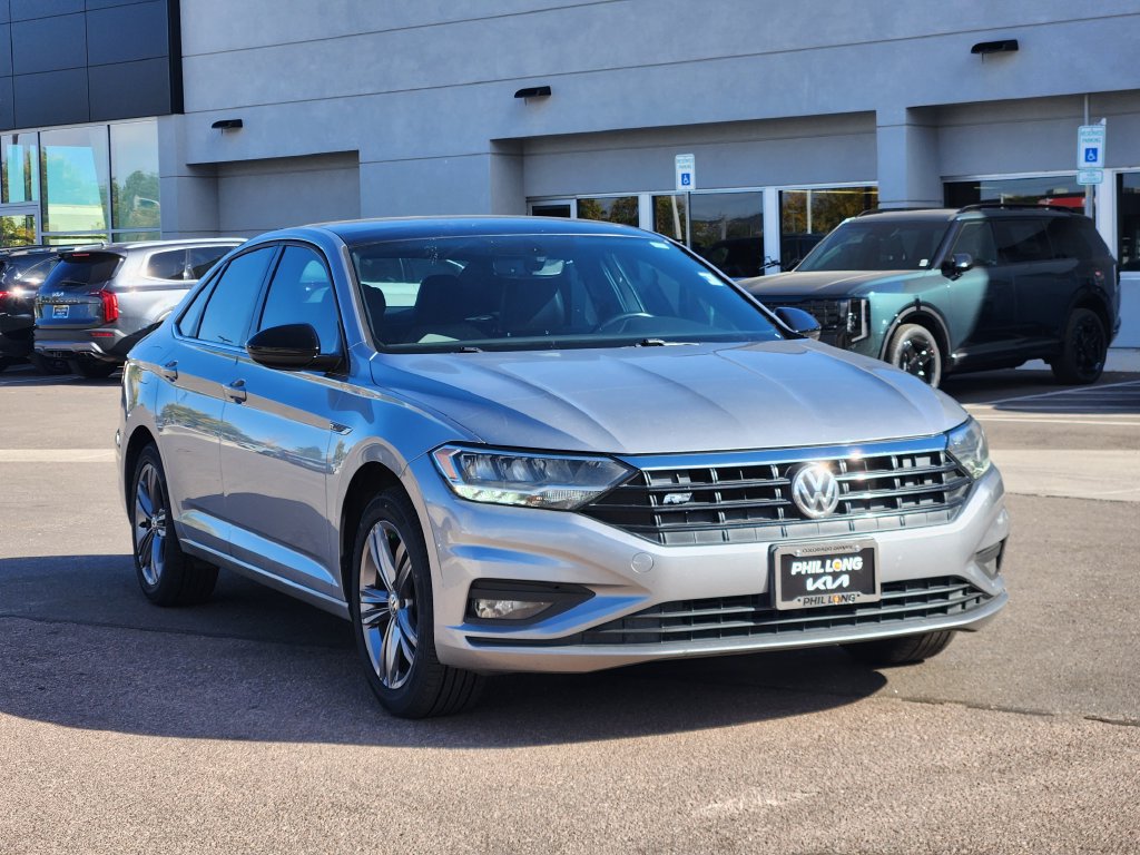 Used 2019 Volkswagen Jetta R-Line w/ R-Line Cold Weather Package FWD image 3