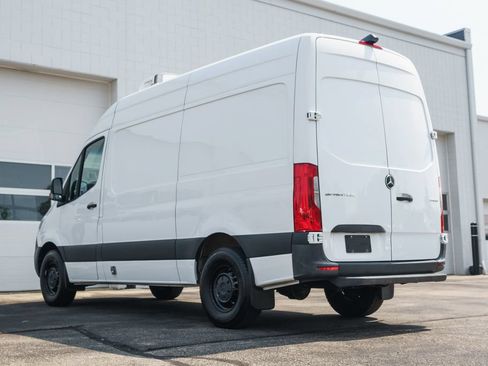 Used 2023 Mercedes-Benz Sprinter 2500 image 3