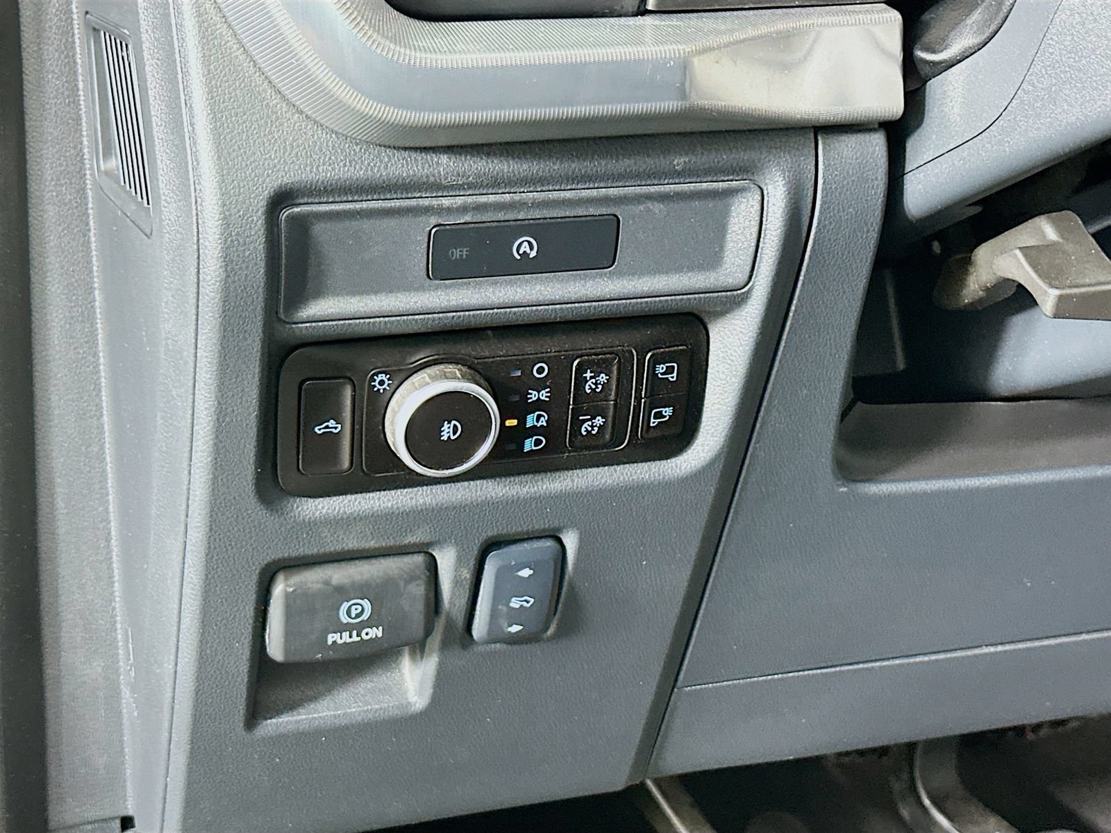 Used 2025 Ford F150 Lariat w/ Equipment Group 501A Mid AWD/4WD image 10