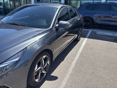 Used 2023 Hyundai Elantra Limited image 3