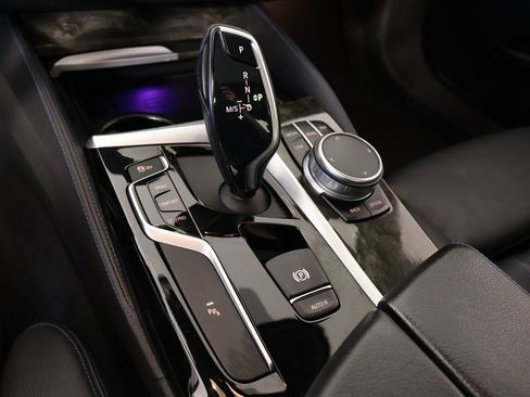 Used 2019 BMW 530i xDrive w/ M Sport Package image 9