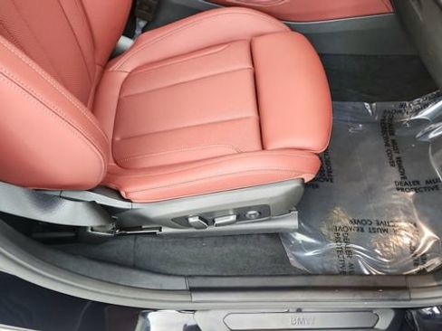 Used 2025 BMW X4 xDrive30i w/ Premium Package image 23