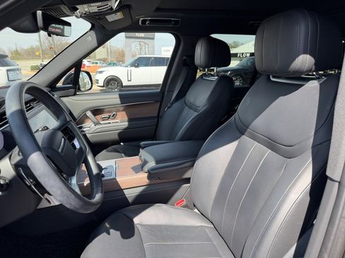 Certified 2024 Land Rover Range Rover SE image 30