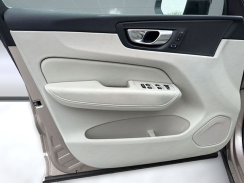 Used 2024 Volvo XC60 B5 Plus w/ Climate Package image 23