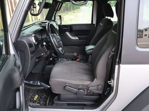 Used 2016 Jeep Wrangler Rubicon w/ Power Convenience Group AWD/4WD image 19