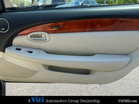 Used 2006 Lexus SC 430 Convertible RWD image 25