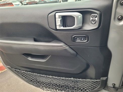 Used 2022 Jeep Gladiator Overland w/ Popular Equipment Package image 14