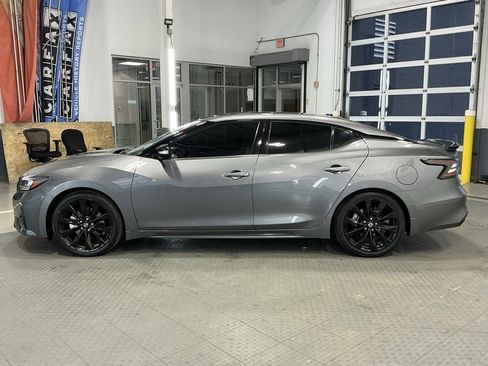 Used 2022 Nissan Maxima SR w/ Sport Mat Group image 27