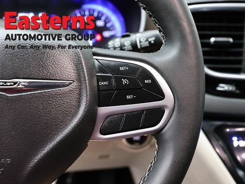 Used 2022 Chrysler Voyager LX FWD image 16