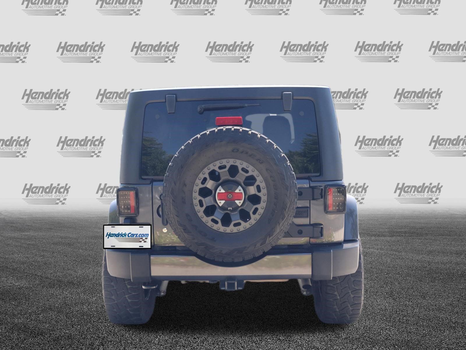 Used 2017 Jeep Wrangler Unlimited Sahara w/ Connectivity Group AWD/4WD image 8