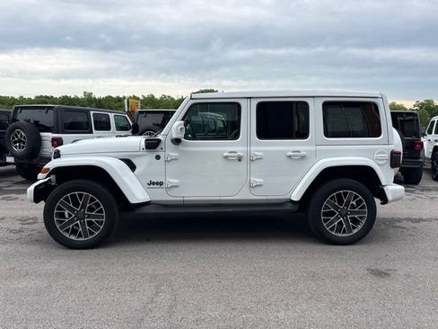 Used 2023 Jeep Wrangler Unlimited Sahara AWD/4WD image 6