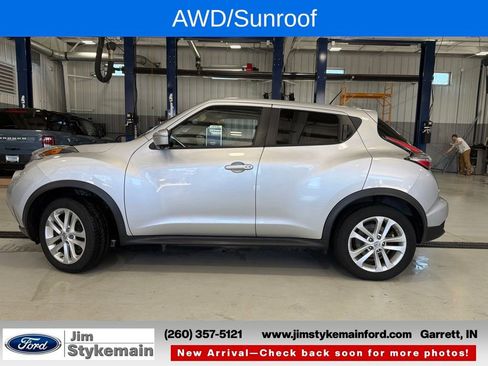 Used 2015 Nissan Juke SV w/ Technology Package AWD/4WD image 2