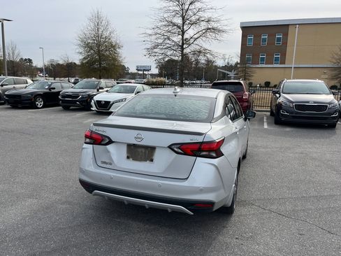 Used 2020 Nissan Versa SR image 8