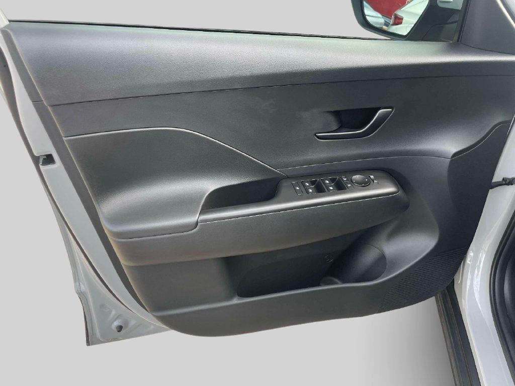 Certified 2024 Hyundai Kona SEL w/ Convenience Package AWD/4WD image 16
