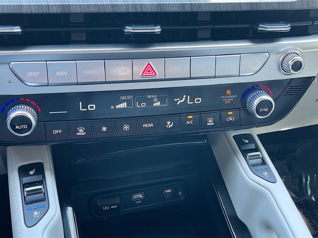 Used 2024 Kia Telluride EX w/ EX Captain's Chair Package AWD/4WD image 16