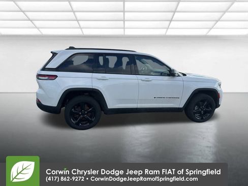 Certified 2023 Jeep Grand Cherokee Altitude image 8